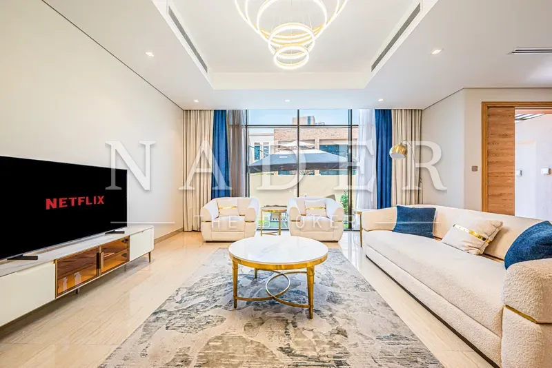 Elegant 4-Bedroom Townhouse in Eleganz by Danube